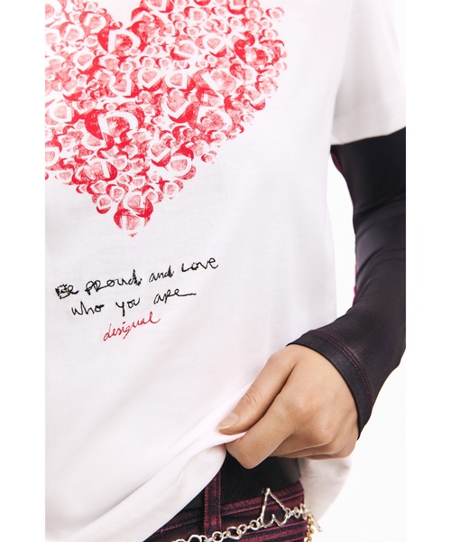 Desigual(デシグアル)の「ロゴハートグラフィックTシャツ 白(Tシャツ/カットソー・レディース・ホワイト・XS/S/M/L/XL)」の3枚目の写真