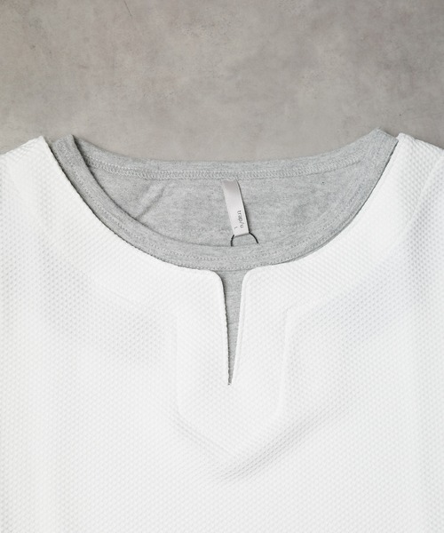 B.I.D.(ビーアイディー)の「《ハニカムストレッチ レイヤード風キーネックTシャツ》(Tシャツ/カットソー・レディース・グレー/ホワイト/ブラック・MEDIUM/LARGE)」の9枚目の写真