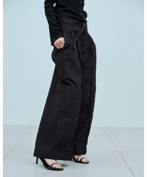 THINGS THAT MATTER(シングス ザット マター)の「WORK TAFFETA PANTS / ワーク タフタ パンツ(その他パンツ・レディース・ブラウン/ホワイト/ブラック・FREE)」の3枚目の写真