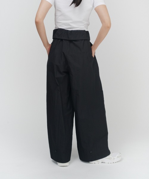 THINGS THAT MATTER(シングス ザット マター)の「WORK TAFFETA PANTS / ワーク タフタ パンツ(その他パンツ・レディース・ブラウン/ホワイト/ブラック・FREE)」の6枚目の写真