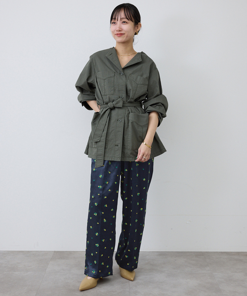 SLOBE IENA（スローブイエナ）の「flower刺繍サテンイージーパンツ（その他パンツ・レディース・ネイビー/イエロー・FREE）」の4枚目の写真