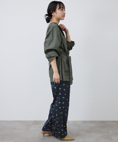 SLOBE IENA（スローブイエナ）の「flower刺繍サテンイージーパンツ（その他パンツ・レディース・ネイビー/イエロー・FREE）」の5枚目の写真