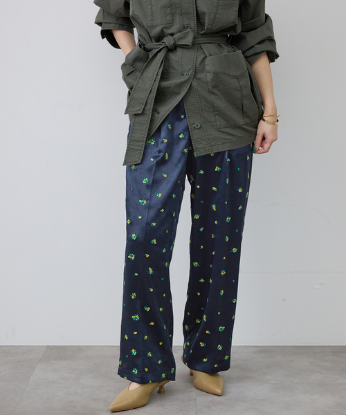 SLOBE IENA（スローブイエナ）の「flower刺繍サテンイージーパンツ（その他パンツ・レディース・ネイビー/イエロー・FREE）」の7枚目の写真