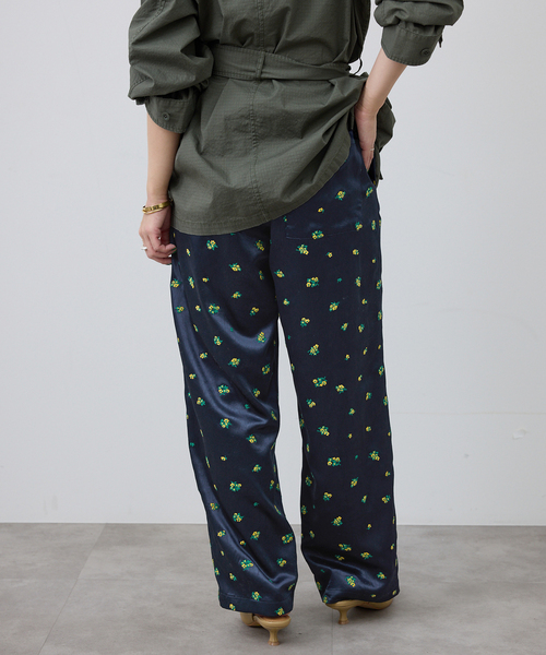 SLOBE IENA（スローブイエナ）の「flower刺繍サテンイージーパンツ（その他パンツ・レディース・ネイビー/イエロー・FREE）」の9枚目の写真