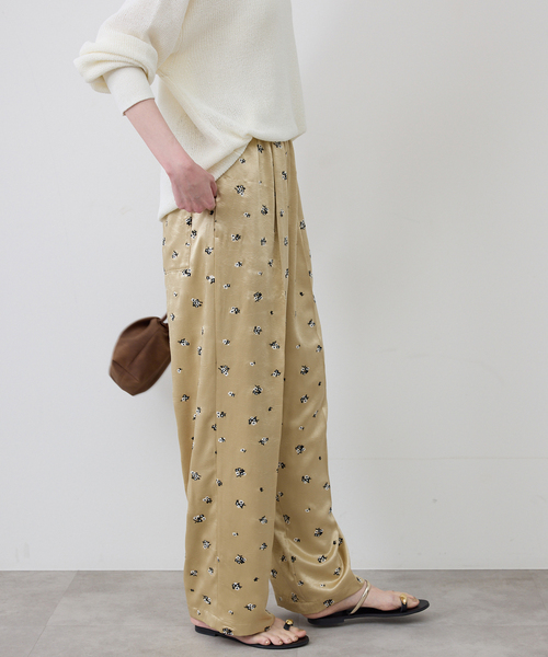 SLOBE IENA（スローブイエナ）の「flower刺繍サテンイージーパンツ（その他パンツ・レディース・ネイビー/イエロー・FREE）」の19枚目の写真