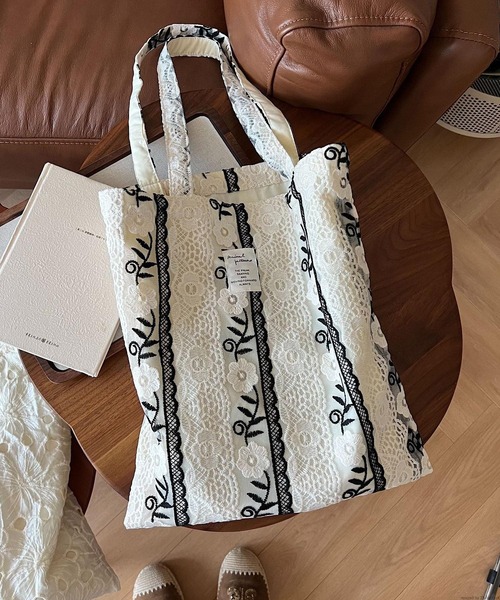 VIBGYOR(ヴィブジョー)の「Liaa/レース 刺繍 トートバッグ A18749(トートバッグ・レディース・その他3/その他2/その他1・FREE)」の3枚目の写真