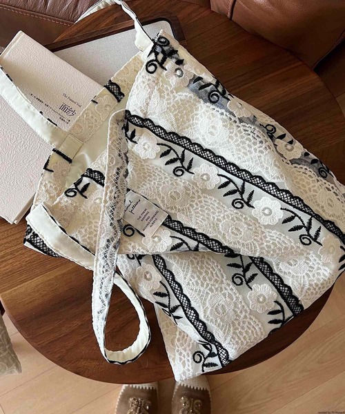 VIBGYOR(ヴィブジョー)の「Liaa/レース 刺繍 トートバッグ A18749(トートバッグ・レディース・その他3/その他2/その他1・FREE)」の4枚目の写真