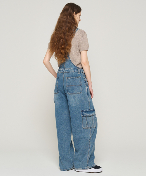 CARGOBROS FOR WOMAN(カーゴブロスフォーウィメン)の「デニムカーゴオーバーオールパンツ(ミディアムブルー)(サロペット/オーバーオール・レディース・その他・FREE)」の2枚目の写真