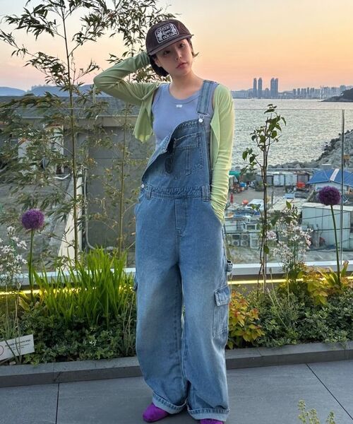 CARGOBROS FOR WOMAN(カーゴブロスフォーウィメン)の「デニムカーゴオーバーオールパンツ(ミディアムブルー)(サロペット/オーバーオール・レディース・その他・FREE)」の8枚目の写真