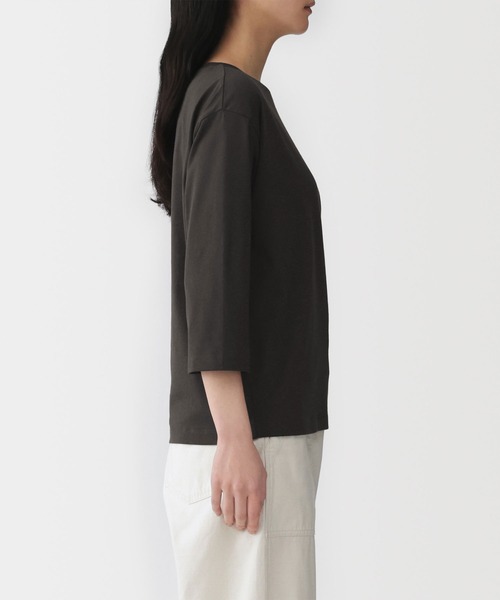 無印良品（ムジルシリョウヒン）の「婦人　天竺編みボートネック七分袖Ｔシャツ（Tシャツ/カットソー・レディース・ブラック/スモークピンク/オレンジ/ダークグレー/ライトパープル/ホワイト/ライトグレー・S/M/L/XL）」の16枚目の写真