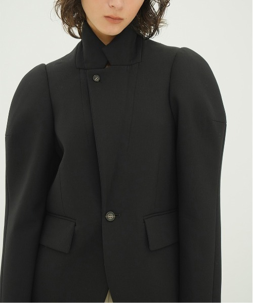 CLANE（クラネ）の「SCULPTED SLEEVE COMPACT JACKET（テーラードジャケット・レディース・ブラック/ベージュ・1/2）」の3枚目の写真