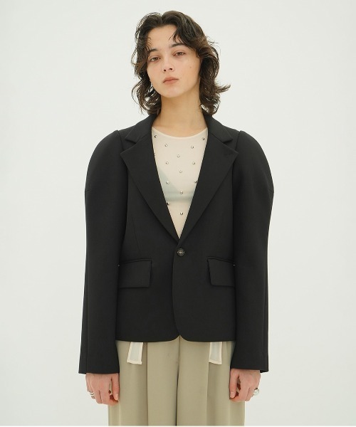 CLANE（クラネ）の「SCULPTED SLEEVE COMPACT JACKET（テーラードジャケット・レディース・ブラック/ベージュ・1/2）」の6枚目の写真