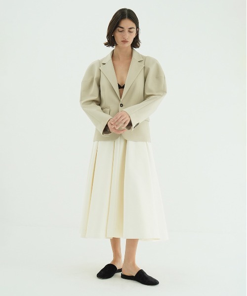 CLANE（クラネ）の「SCULPTED SLEEVE COMPACT JACKET（テーラードジャケット・レディース・ブラック/ベージュ・1/2）」の10枚目の写真