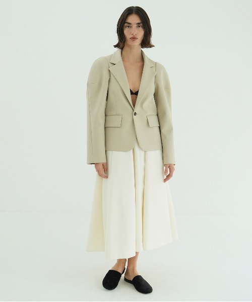 CLANE（クラネ）の「SCULPTED SLEEVE COMPACT JACKET（テーラードジャケット・レディース・ブラック/ベージュ・1/2）」の11枚目の写真