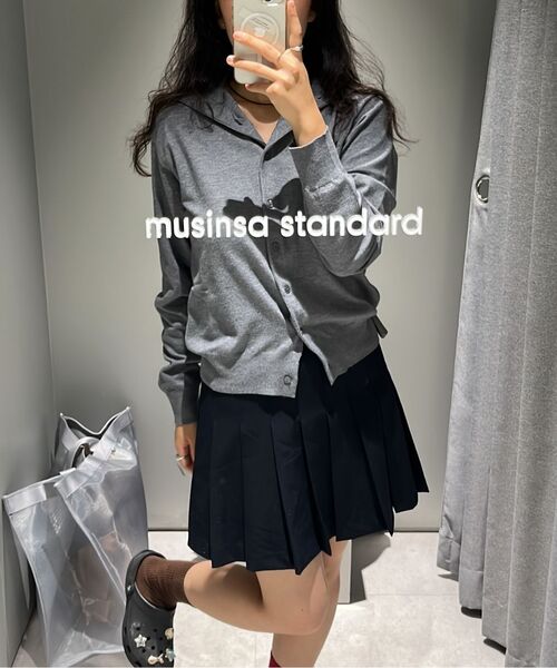 MUSINSA STANDARD WOMAN（ムシンサスタンダードウーマン）の「ウィメンズ ローライズプリーツミニスカート [ブラック]（スカート・レディース・その他・X-SMALL/SMALL/MEDIUM/LARGE）」の16枚目の写真