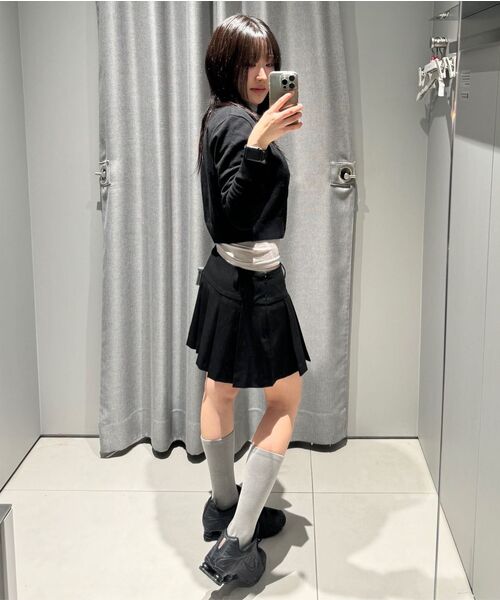 MUSINSA STANDARD WOMAN（ムシンサスタンダードウーマン）の「ウィメンズ ローライズプリーツミニスカート [ブラック]（スカート・レディース・その他・X-SMALL/SMALL/MEDIUM/LARGE）」の4枚目の写真