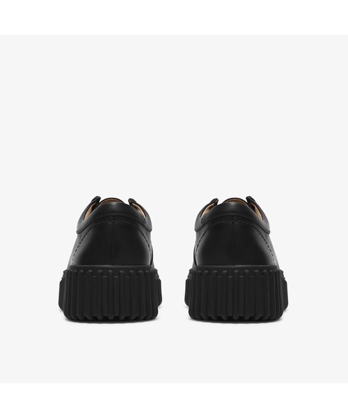 Clarks（クラークス）の「Torhill Bee / レディース トーヒルビー (ブラックレザー)（モカシン/デッキシューズ・レディース・ブラック・UK3.5/UK4/UK4.5/UK5/UK5.5/UK6/UK3）」の5枚目の写真