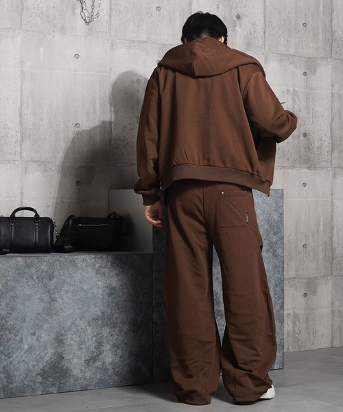 Laufer(ロイファー)の「【Laufer】エンブレム スタッズ ダブルジップ パーカー ショート丈 【セットアップ可能】/ Emblem Studs Double-Zip Hoodie(パーカー・メンズ・ブラウン/ブラック/グレー・M/L/XL)」の6枚目の写真