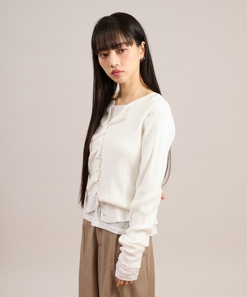 apres jour mignon(アプレジュールミニョン)の「シャーリングボタンカーディガン(カーディガン/ボレロ・レディース・ホワイト/ライトグレー/ライトピンク・LARGE/フリー)」の17枚目の写真