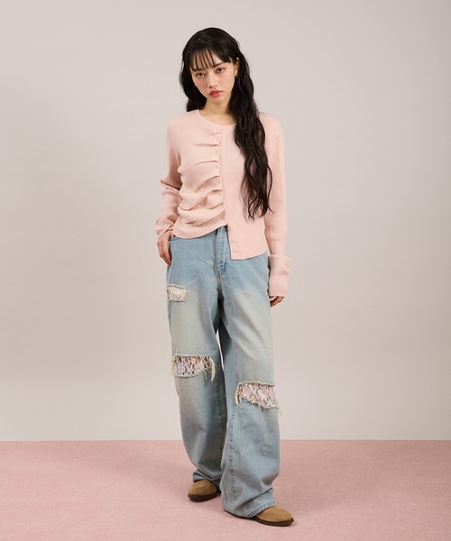 apres jour mignon(アプレジュールミニョン)の「シャーリングボタンカーディガン(カーディガン/ボレロ・レディース・ホワイト/ライトグレー/ライトピンク・LARGE/フリー)」の15枚目の写真