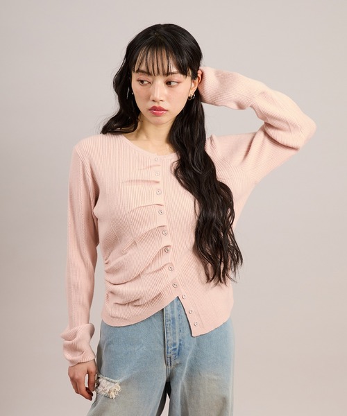 apres jour mignon(アプレジュールミニョン)の「シャーリングボタンカーディガン(カーディガン/ボレロ・レディース・ホワイト/ライトグレー/ライトピンク・LARGE/フリー)」の4枚目の写真