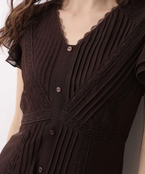Rirandture（リランドチュール）の「ピンタックレースワンピース（ワンピース・レディース・グレイッシュベージュ/ダークブラウン・2/1）」の5枚目の写真
