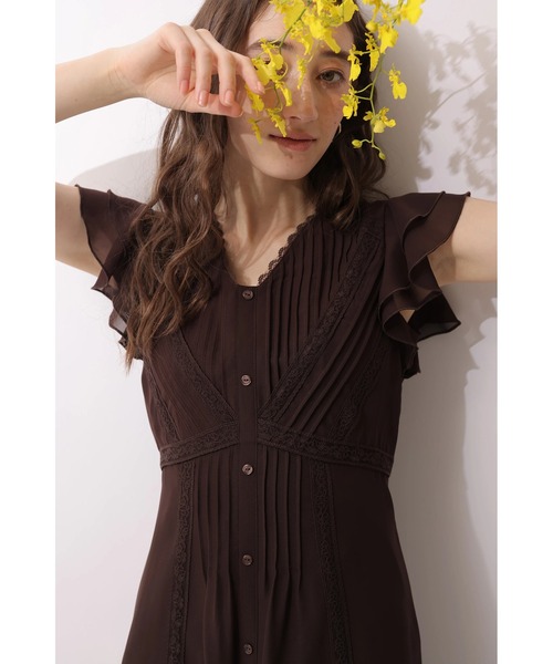 Rirandture（リランドチュール）の「ピンタックレースワンピース（ワンピース・レディース・グレイッシュベージュ/ダークブラウン・2/1）」の9枚目の写真