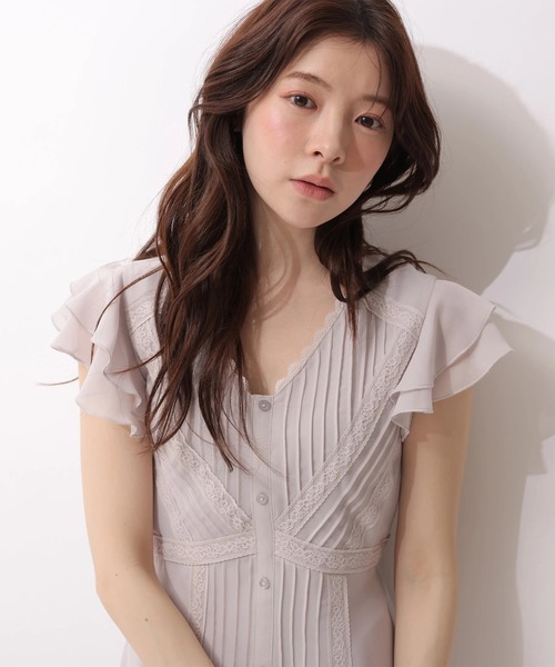 Rirandture（リランドチュール）の「ピンタックレースワンピース（ワンピース・レディース・グレイッシュベージュ/ダークブラウン・2/1）」の14枚目の写真