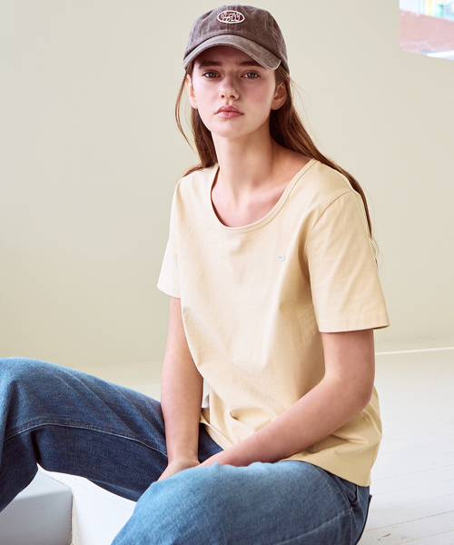 SLOWLOLLI(スローローリ)の「U neck short sleeve t-shirt_4 Colors(Tシャツ/カットソー・レディース・ブラック/ブラウン/アイボリー/Beige・FREE)」の5枚目の写真