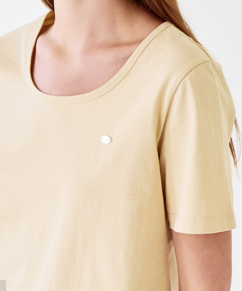 SLOWLOLLI(スローローリ)の「U neck short sleeve t-shirt_4 Colors(Tシャツ/カットソー・レディース・ブラック/ブラウン/アイボリー/Beige・FREE)」の7枚目の写真