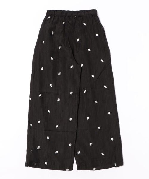 archives(アルシーヴ)の「花柄刺繍イージーワイドパンツ(その他パンツ・レディース・アイボリー/ブラック・MEDIUM)」の21枚目の写真