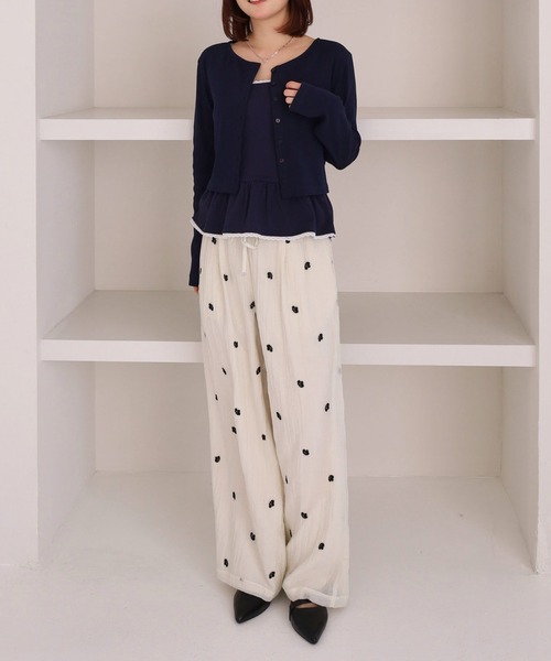 archives(アルシーヴ)の「花柄刺繍イージーワイドパンツ(その他パンツ・レディース・アイボリー/ブラック・MEDIUM)」の8枚目の写真