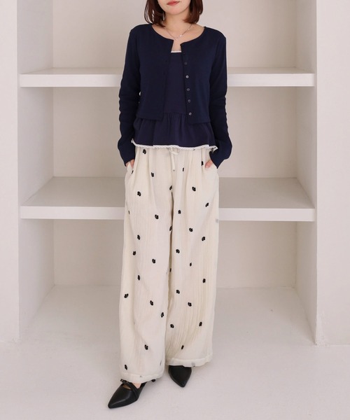 archives(アルシーヴ)の「花柄刺繍イージーワイドパンツ(その他パンツ・レディース・アイボリー/ブラック・MEDIUM)」の9枚目の写真