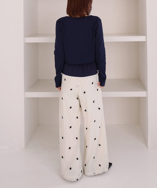 archives(アルシーヴ)の「花柄刺繍イージーワイドパンツ(その他パンツ・レディース・アイボリー/ブラック・MEDIUM)」の11枚目の写真