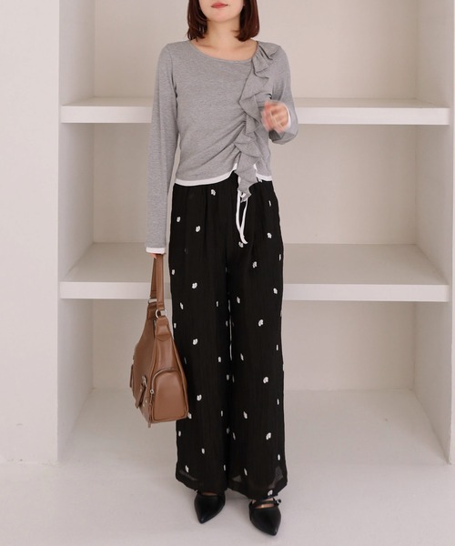 archives(アルシーヴ)の「花柄刺繍イージーワイドパンツ(その他パンツ・レディース・アイボリー/ブラック・MEDIUM)」の17枚目の写真