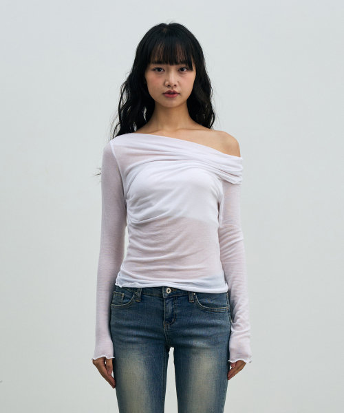 ARI(アリ)の「ELIN DRAPE OFF-SHOULDER TOP / WHITE(Tシャツ/カットソー・レディース・ホワイト・FREE)」の1枚目の写真
