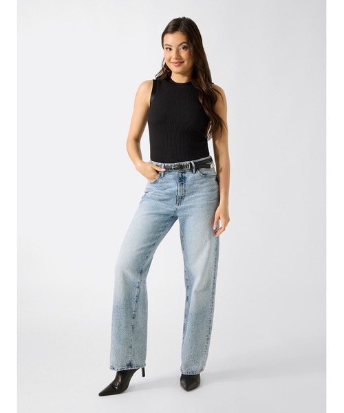 Guess(ゲス)の「CHARLINE Top タンクトップ(タンクトップ・レディース・ブラック/ホワイト・LARGE/MEDIUM/SMALL/X-SMALL)」の3枚目の写真