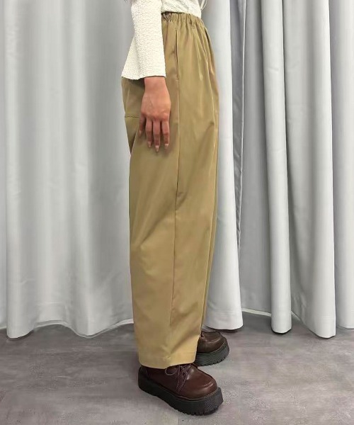 Lots of Love(ロッツオブラブ)の「マシュマロツイルタックコクーンパンツ(その他パンツ・レディース・オフホワイト/カーキ/ブラック/ベージュ・M)」の11枚目の写真