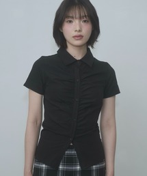 FEKETE（フェケテ）の「gather compact-fit shirt / ギャザータイトシャツ（シャツ/ブラウス）」