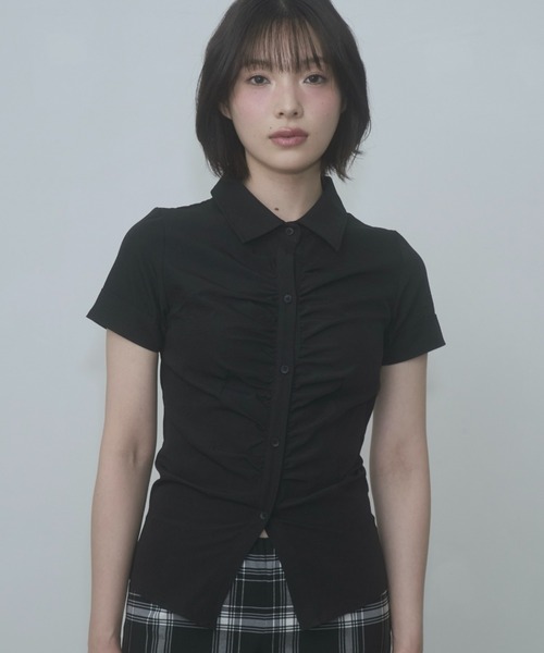 FEKETE(フェケテ)の「gather compact-fit shirt / ギャザータイトシャツ(シャツ/ブラウス・レディース・グレー/ネイビー/ブラック/ミント/ホワイト・SMALL/LARGE/MEDIUM)」の3枚目の写真