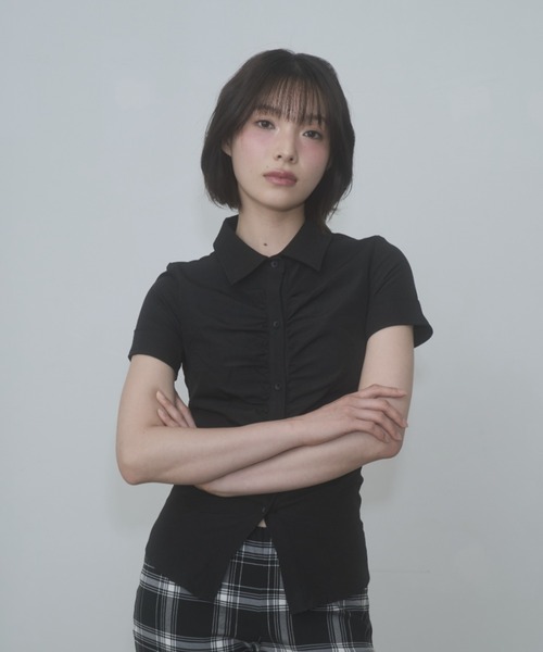 FEKETE(フェケテ)の「gather compact-fit shirt / ギャザータイトシャツ(シャツ/ブラウス・レディース・グレー/ネイビー/ブラック/ミント/ホワイト・SMALL/LARGE/MEDIUM)」の19枚目の写真
