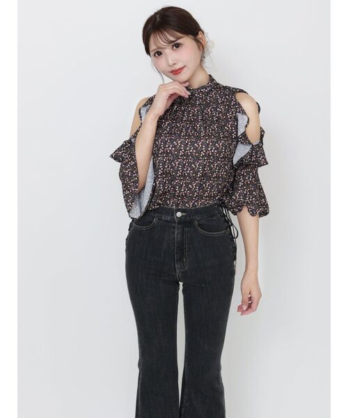 EATME（イートミー）の「【日比谷花壇コラボ】フリルオープンショルダーフラワーブラウス（シャツ/ブラウス・レディース・ピンク/ブラック/イエロー・FREE）」の9枚目の写真