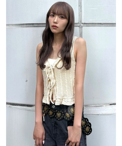 Now me. by NYLON JAPAN（ナウミーバイナイロンジャパン）の「クロシェニットフリルトップス（ニット/セーター・レディース・グリーン/ブラウン/アイボリー・FREE）」の4枚目の写真
