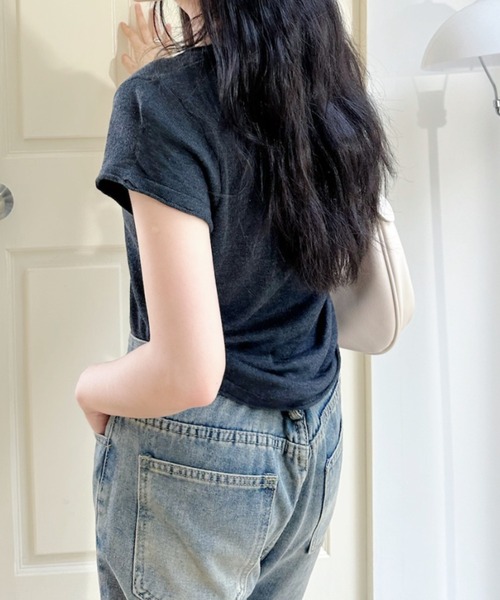 Ada.(エイダ)の「ボタンデザイン ヘンリーネック コンパクト 半袖 カットソー(Tシャツ/カットソー・レディース・レッド/チャコール/ベージュ・FREE)」の4枚目の写真