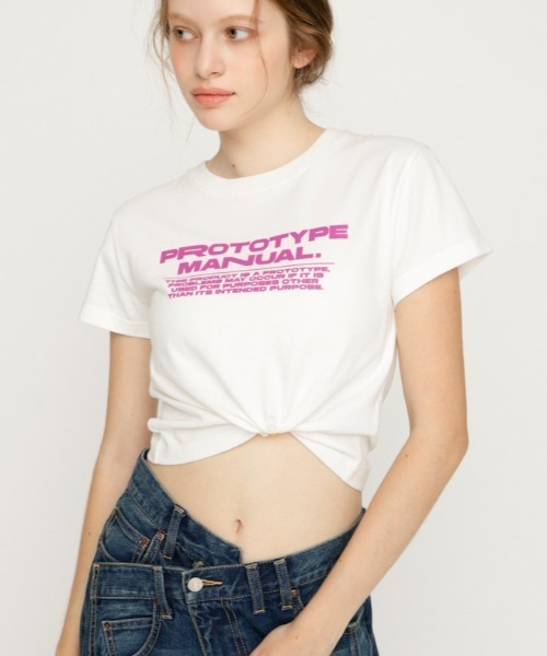 SLY(スライ)の「COMPACT LOGO T/SH コンパクト ロゴ Tシャツ 半袖 夏服 春服(Tシャツ/カットソー・レディース・ホワイト/ライトブラック/ピンク/ブラック・FREE)」の2枚目の写真