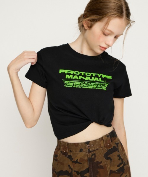 SLY(スライ)の「COMPACT LOGO T/SH コンパクト ロゴ Tシャツ 半袖 夏服 春服(Tシャツ/カットソー・レディース・ホワイト/ライトブラック/ピンク/ブラック・FREE)」の3枚目の写真