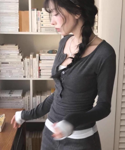 semplice（センプリチェ）の「カットソー【韓国ファッション】（Tシャツ/カットソー・レディース・ブラック/ベージュ/ダークグレー・F）」の13枚目の写真