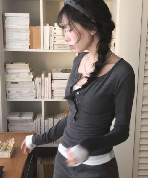 semplice（センプリチェ）の「カットソー【韓国ファッション】（Tシャツ/カットソー・レディース・ブラック/ベージュ/ダークグレー・F）」の15枚目の写真