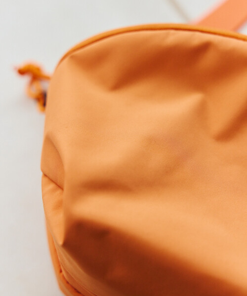 COBMASTER(コブマスター)の「別注 KOOLTHING SOFT COOLER BAG XS クールシング ソフトクーラーバッグ【保冷】(ショルダーバッグ・レディース・オレンジ/ライム/グレー/ブラック・ONE SIZE)」の16枚目の写真