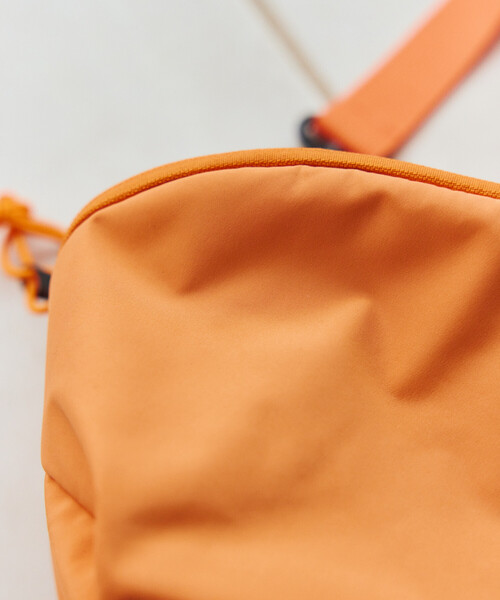 COBMASTER(コブマスター)の「別注 KOOLTHING SOFT COOLER BAG XS クールシング ソフトクーラーバッグ【保冷】(ショルダーバッグ・レディース・オレンジ/ライム/グレー/ブラック・ONE SIZE)」の17枚目の写真